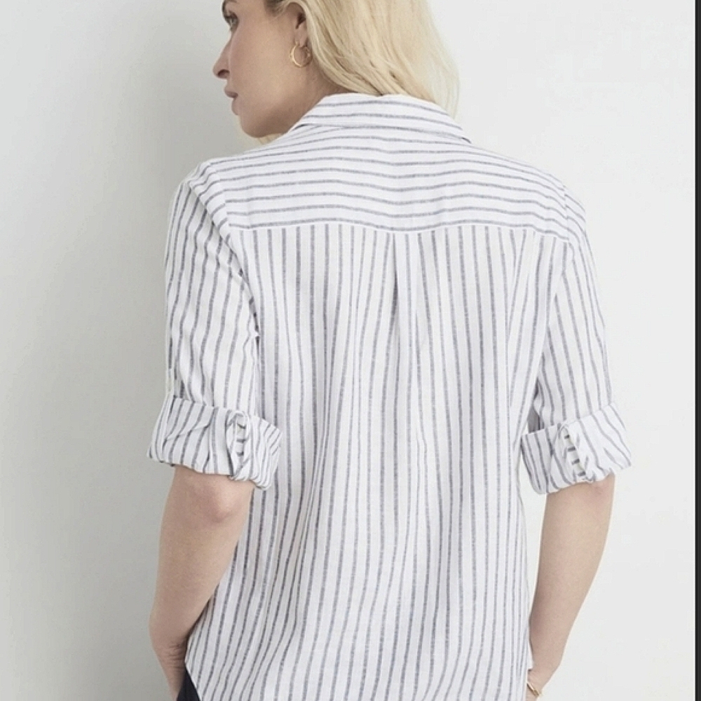 Liz Claiborne Striped White Blue Collared Long Sleeve V-Neck Pocket Shirt